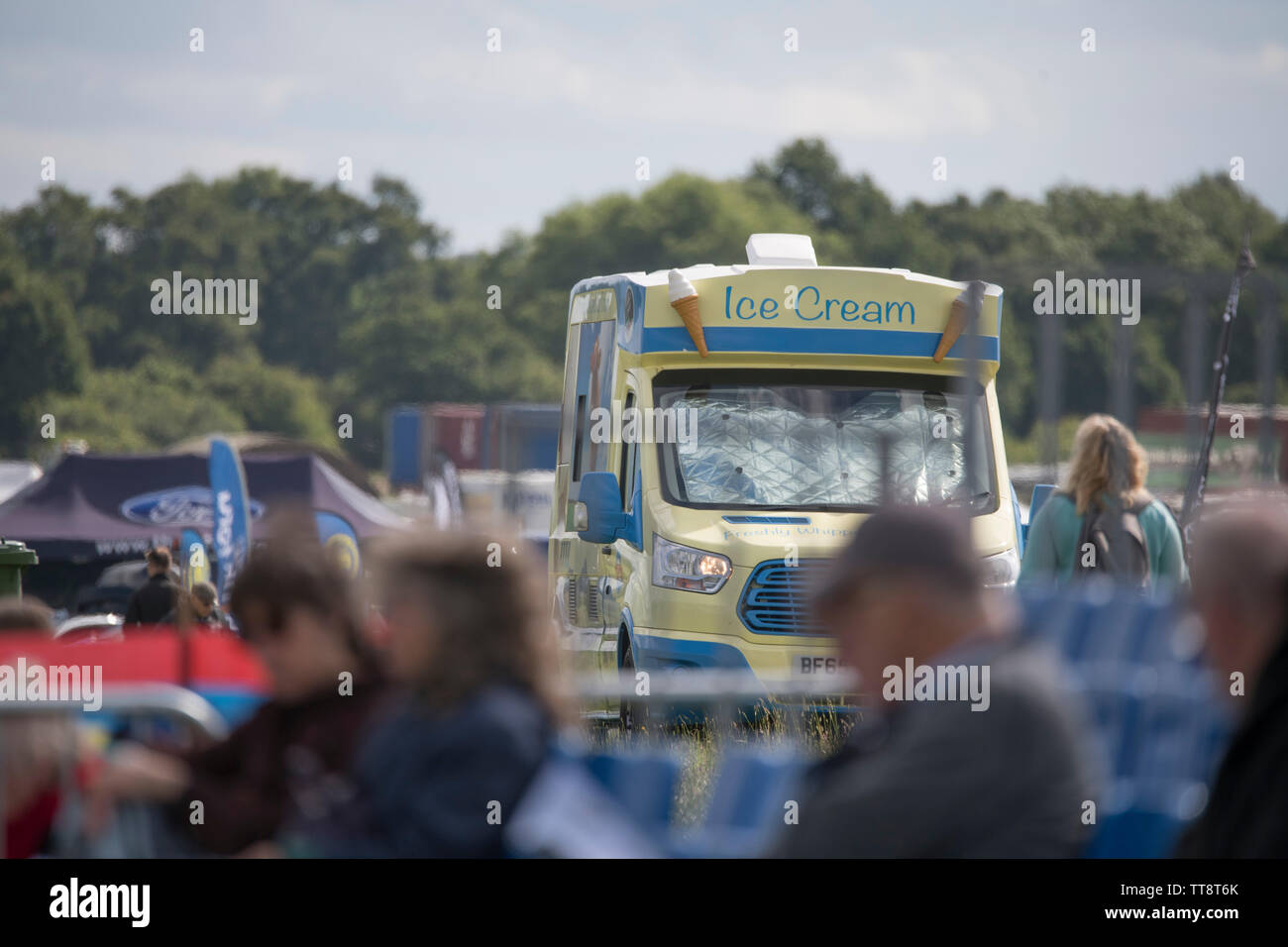 Dunsfold Park, le Cranleigh, Surrey, UK. 15 juin 2019. 15e et dernier Dunsfold Wings and Wheels dispose de l'air dynamique et affiche l'automobile, du 15ème-16ème juin. Historique L'aérodrome de WW2 se ferme sous peu pour être démoli pour de nouveaux logements. Credit : Malcolm Park/Alamy Live News. Banque D'Images