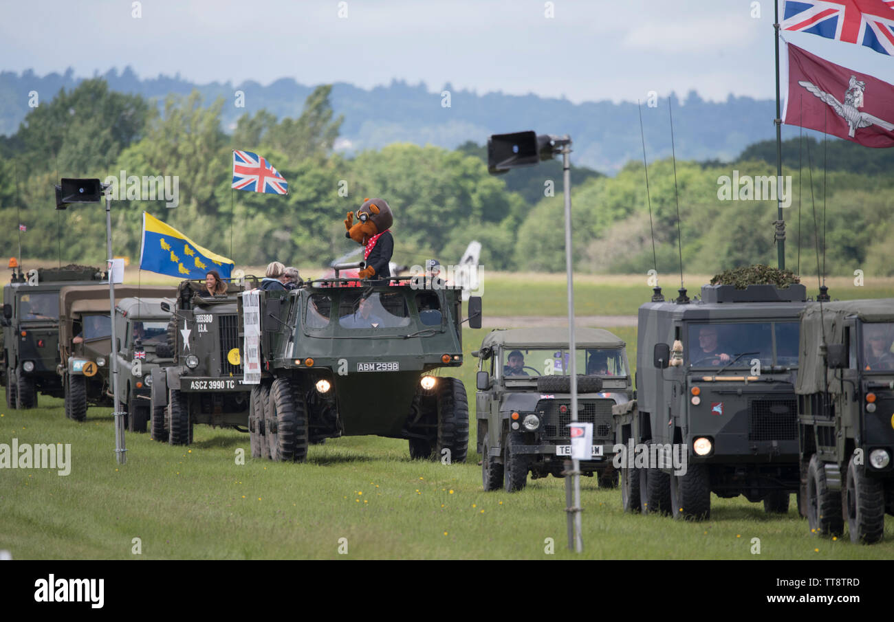 Dunsfold Park, le Cranleigh, Surrey, UK. 15 juin 2019. 15e et dernier Dunsfold Wings and Wheels dispose de l'air dynamique et affiche l'automobile, du 15ème-16ème juin. Historique L'aérodrome de WW2 se ferme sous peu pour être démoli pour de nouveaux logements. De droit : une grande variété de véhicules militaires prendront part au défilé. Credit : Malcolm Park/Alamy Live News. Banque D'Images