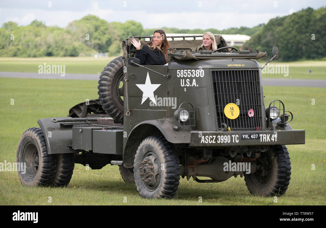 Dunsfold Park, le Cranleigh, Surrey, UK. 15 juin 2019. 15e et dernier Dunsfold Wings and Wheels dispose de l'air dynamique et affiche l'automobile, du 15ème-16ème juin. Historique L'aérodrome de WW2 se ferme sous peu pour être démoli pour de nouveaux logements. De droit : une grande variété de véhicules militaires prendront part au défilé. Credit : Malcolm Park/Alamy Live News. Banque D'Images