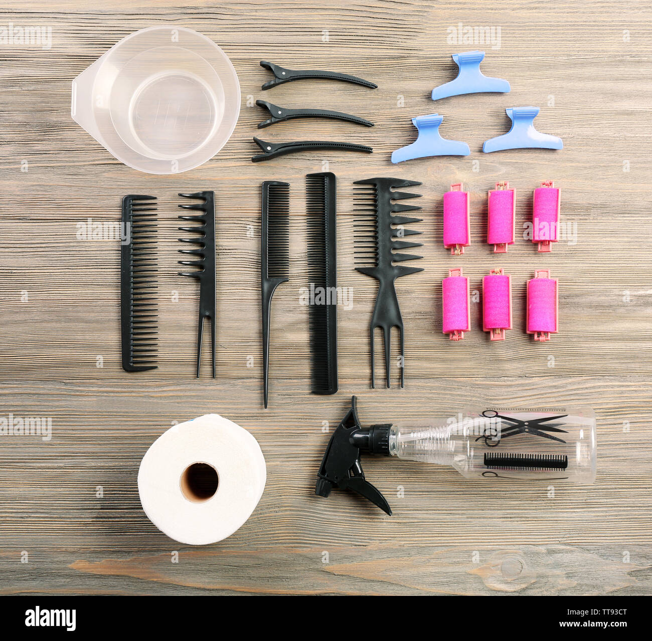 Outils de coiffure sur fond de bois Banque D'Images