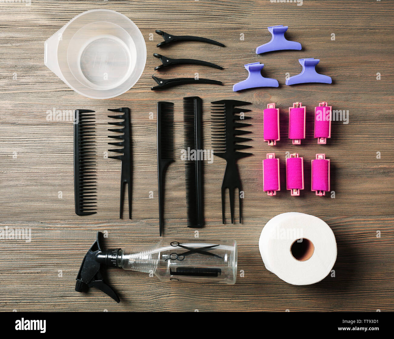 Outils de coiffure sur fond de bois Banque D'Images