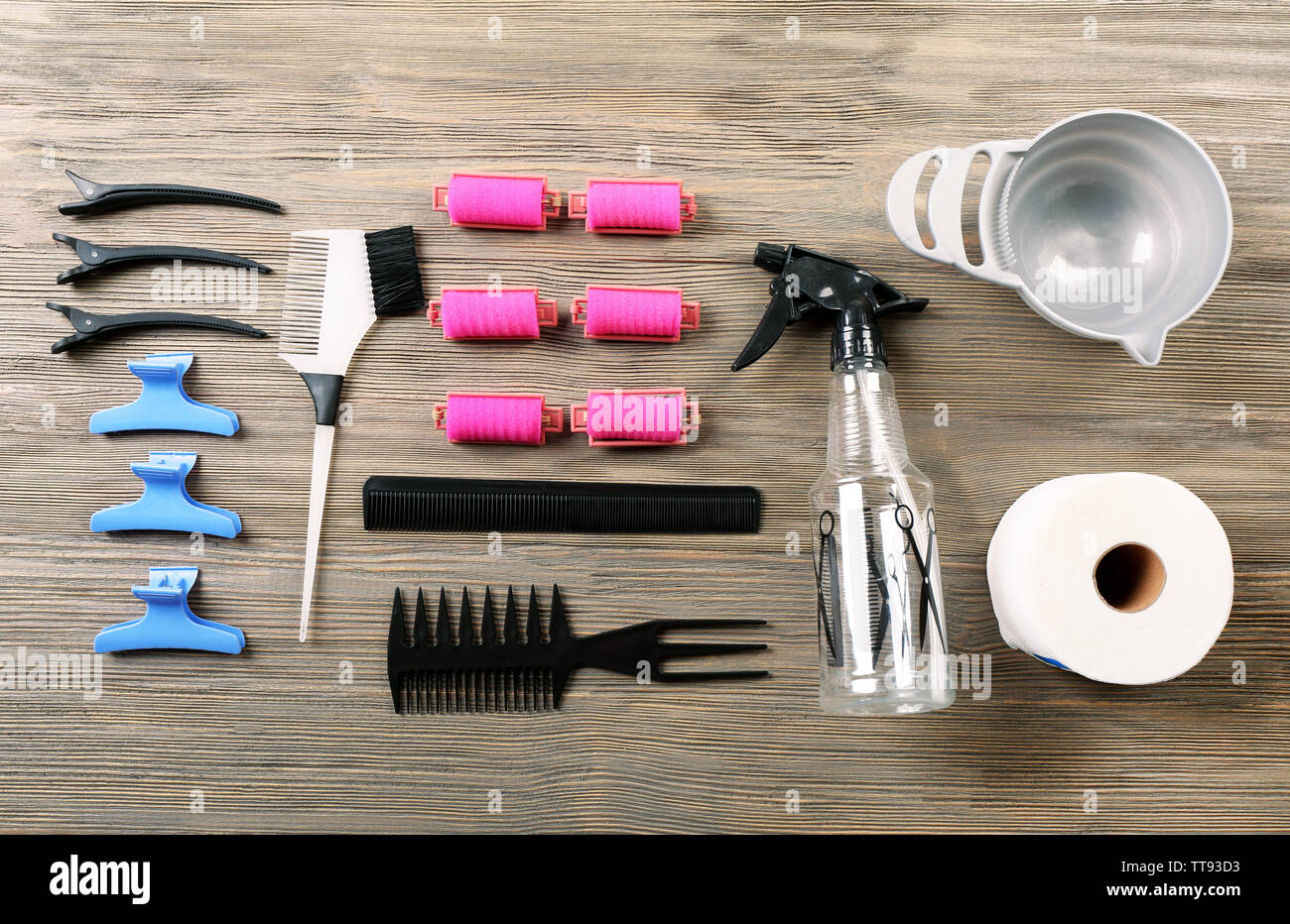 Outils de coiffure sur fond de bois Banque D'Images