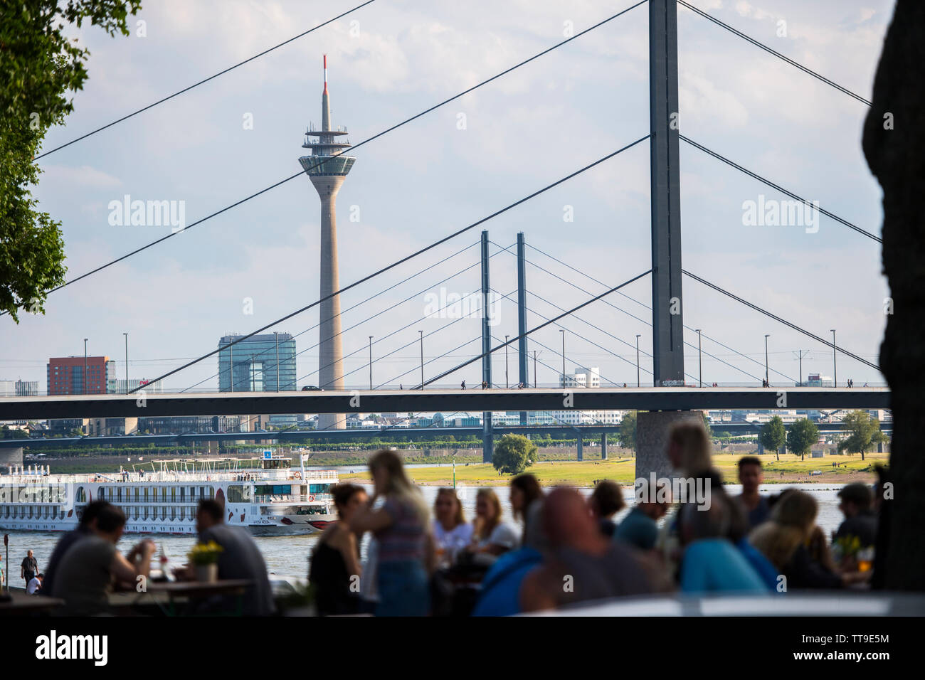 L'été à Düsseldorf, Allemagne. Jardin de bière : Rheinblick 33 Banque D'Images