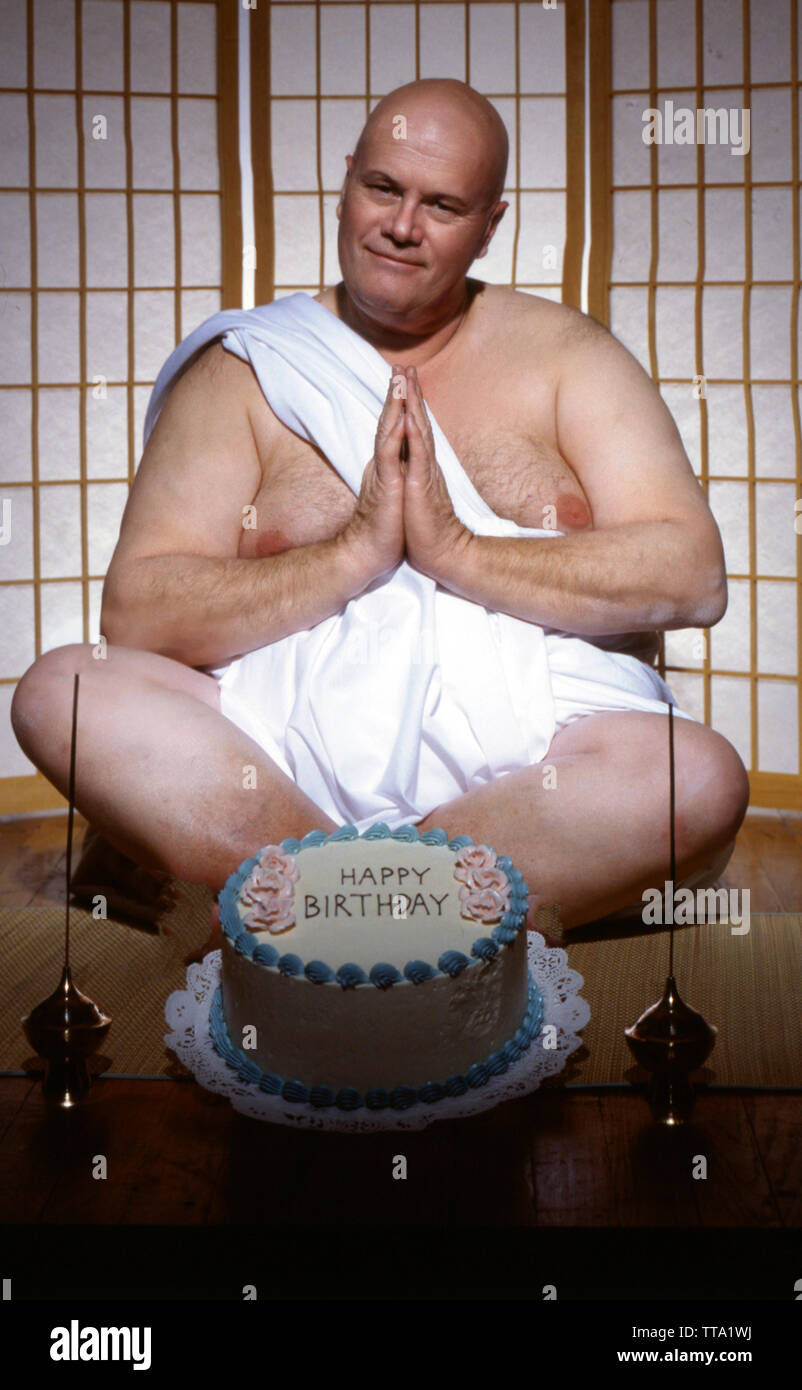 Gateau D Anniversaire Avec Bouddha Photo Stock Alamy