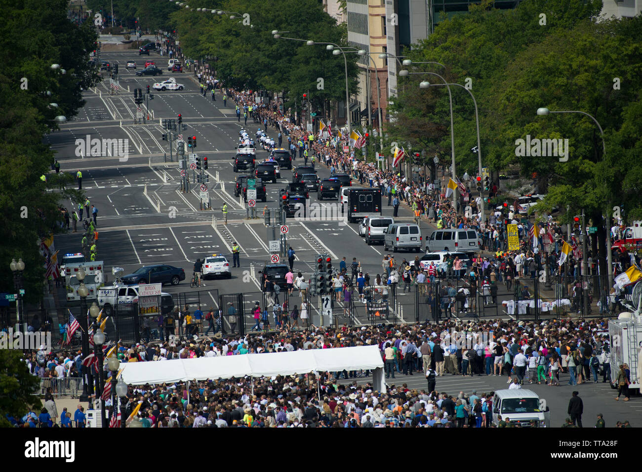 États-unis - 24 septembre 2015 - Washington, DC, United States : le cortège du Pape François à la tête de Pennsylvania Avenue après qu'il s'est adressé à la foule f Banque D'Images