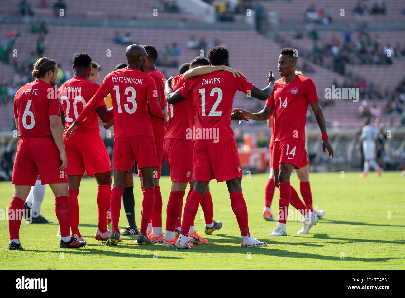 Pasadena, États-Unis. 15 Juin, 2019. Team Canada célèbre après Jonathan David (20) marque le premier but de la coupe d'or. Crédit : Ben Nichols/Alamy Live News Banque D'Images