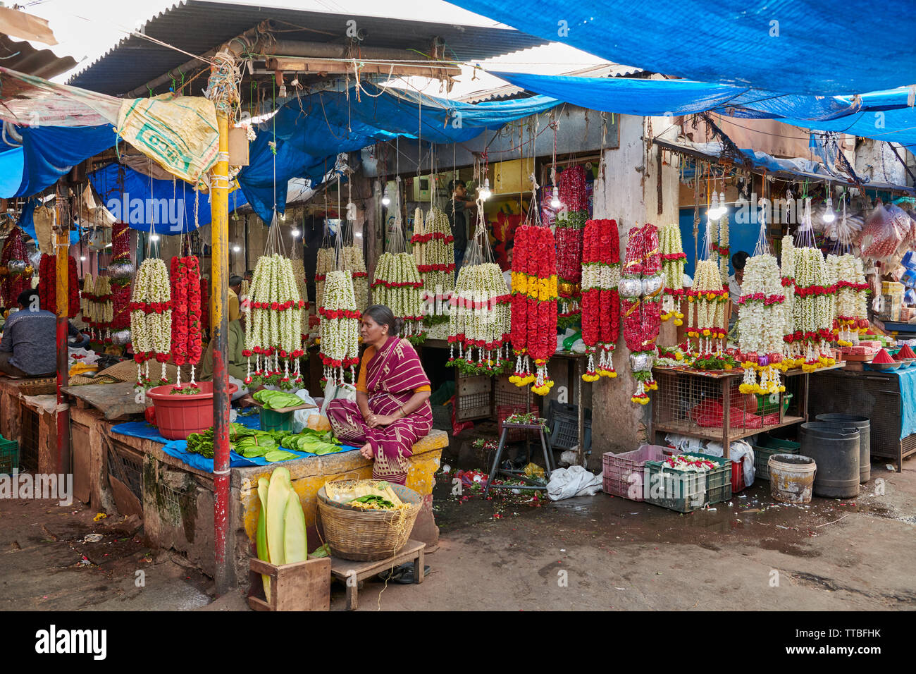 Flower stall sur le marché des fruits et légumes Devaraja, Mysore, Karnataka, Inde Banque D'Images