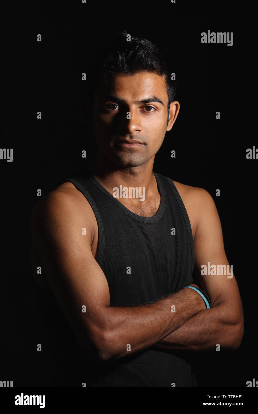 Portrait of a man with arms crossed Banque D'Images