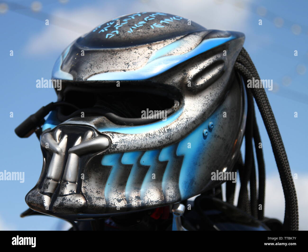 Predator helmet Banque de photographies et d'images à haute résolution -  Alamy