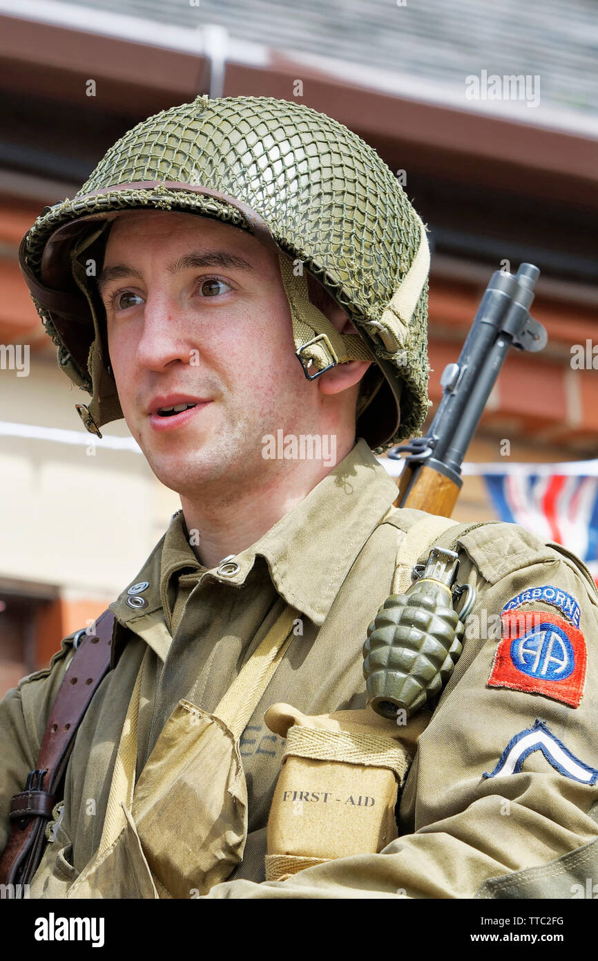 Un reenactor habillé comme un soldat de l'Armée U.S 82nd Airborne Division "tous américains" Banque D'Images