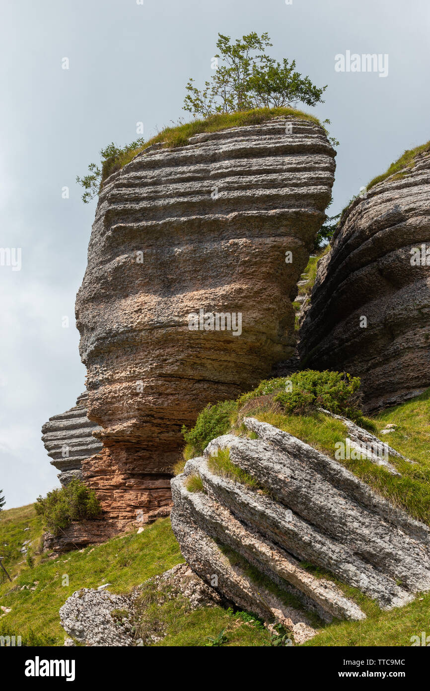 'Città di Roccia', caractéristiques géologiques. Plateau de montagne Asiago. Vénétie. Italie. Europe. Banque D'Images