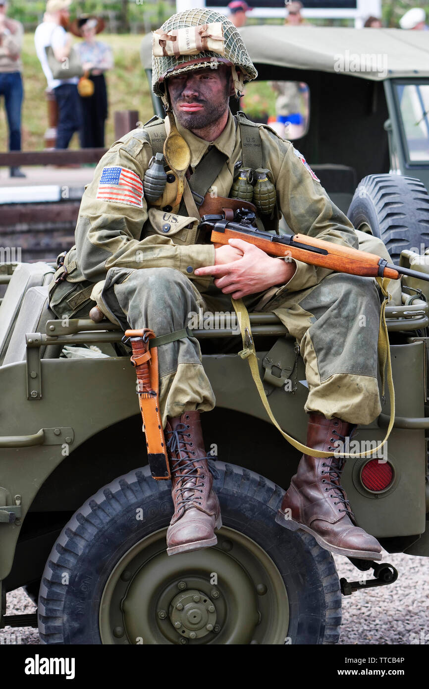 Un reenactor habillé comme un soldat de l'Armée U.S 82nd Airborne Division "tous américains" Banque D'Images