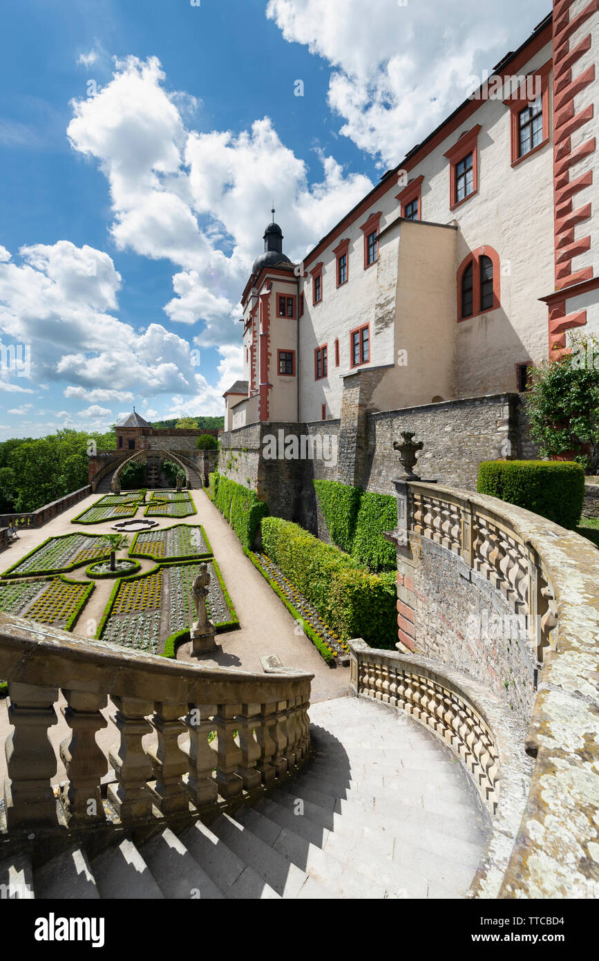 Vue sur le jardin de style Renaissance appelé Fürstengarten sur la forteresse Marienberg, Würzburg, Allemagne Banque D'Images