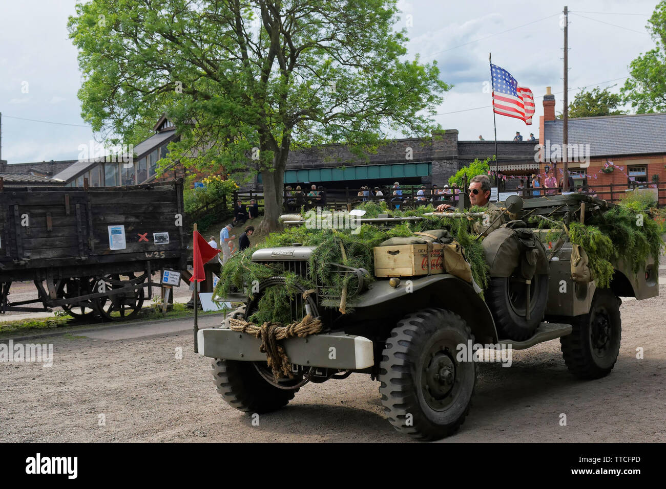 L'ARMÉE AMÉRICAINE Dodge Jeep Camouflage avec Banque D'Images