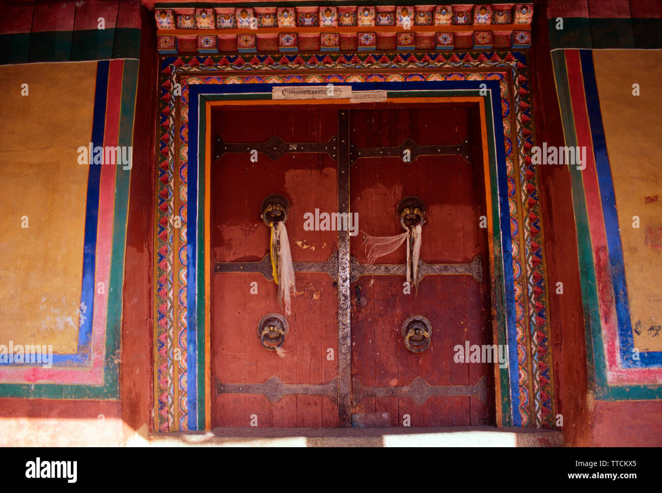 Les katas pendaison sur une porte,Palais du Potala de Lhassa, Tibet, Banque D'Images