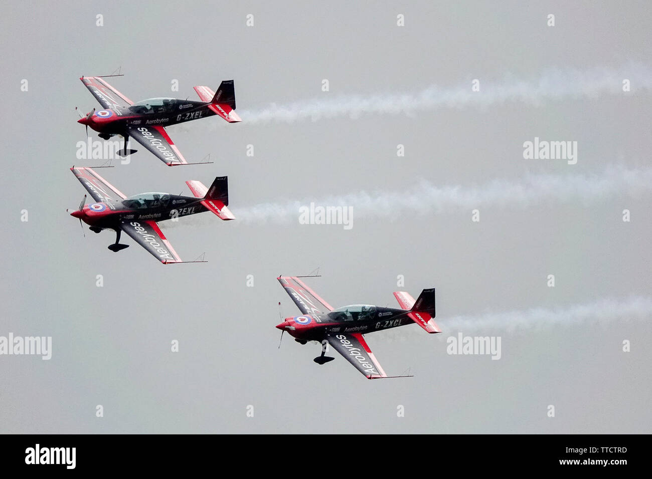 Dunsfold route commune, Dunsfold. 16 juin 2018. Le dernier air show a eu lieu à Dunsfold aérodrome aujourd'hui. Vu d'avion Dunsfold village comme ils ont pris part à l'acrobatie. Credit : james jagger/Alamy Live News Banque D'Images