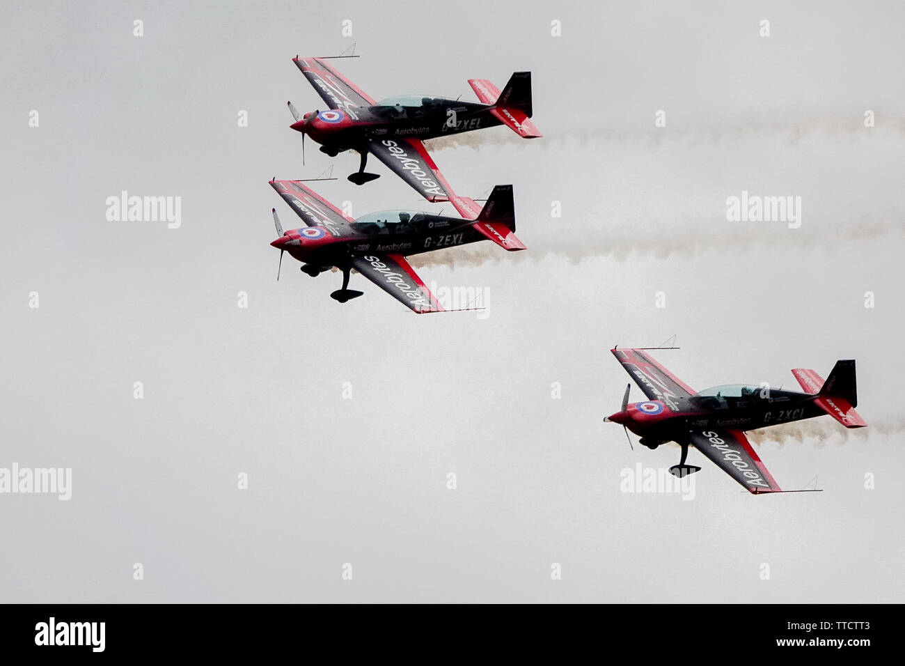 Dunsfold route commune, Dunsfold. 16 juin 2018. Le dernier air show a eu lieu à Dunsfold aérodrome aujourd'hui. Vu d'avion Dunsfold village comme ils ont pris part à l'acrobatie. Credit : james jagger/Alamy Live News Banque D'Images