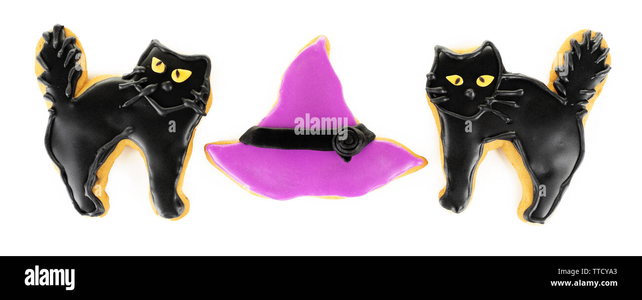 En forme de chat créatif et hat cookies Halloween isolé sur fond blanc Banque D'Images