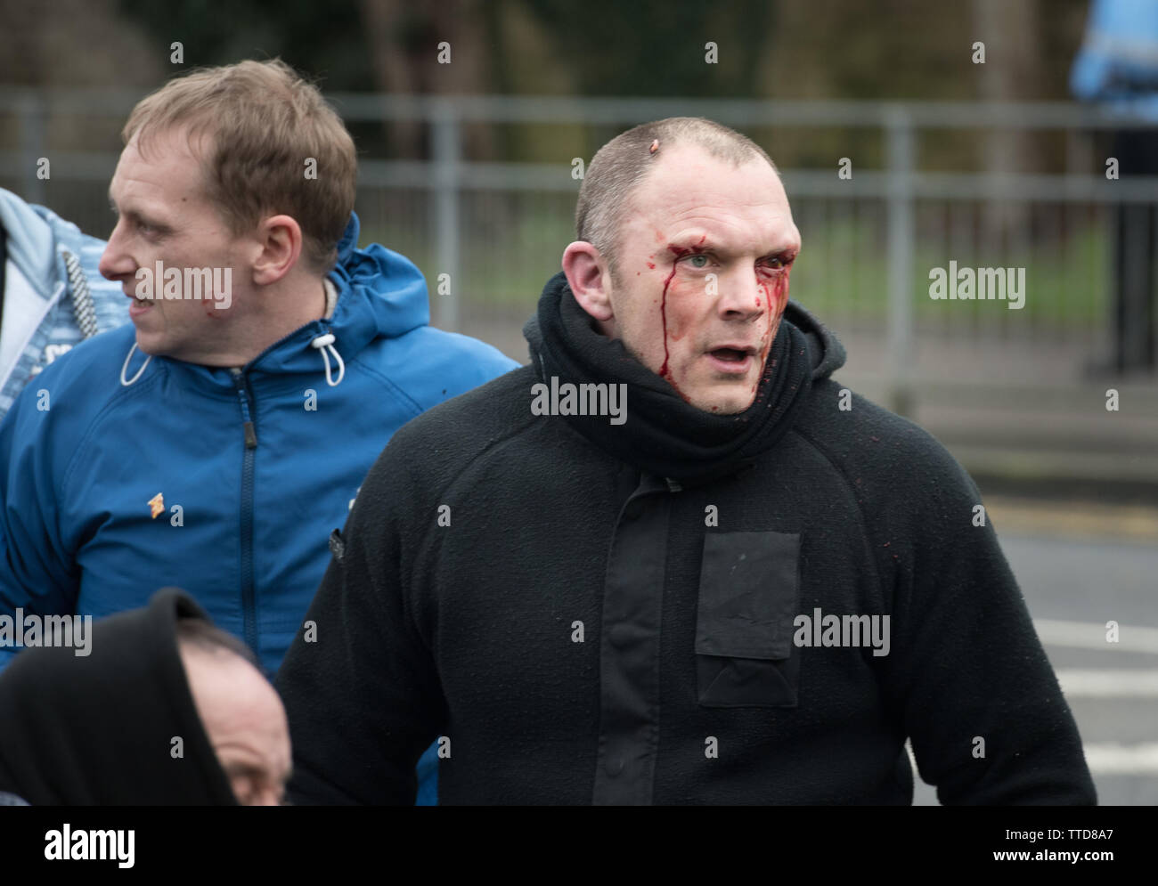 Dover, Kent, UK. 30 janvier, 2016. L'extrême droite et des groupes fascistes anti choc dans le centre de Douvres avec des projectiles qui sont échangées entre les deux o Banque D'Images