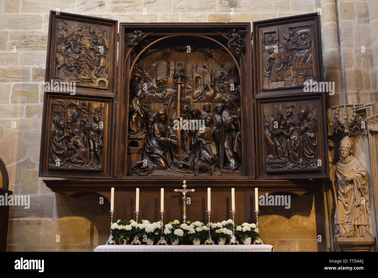 Autel de la nativité (Veit-Stoß-autel) conçu par le sculpteur allemand Veit Stoss (Veit Stoß) dans la Cathédrale de Bamberg (Bamberger Dom) à Bamberg, Haute-Franconie, Allemagne. Banque D'Images
