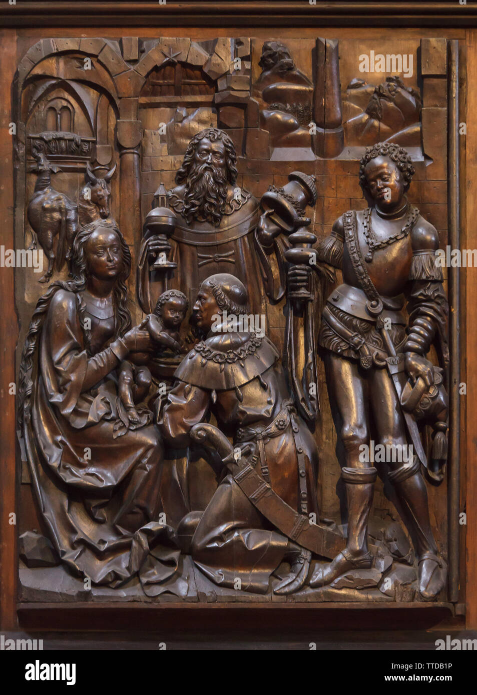 Adoration des Rois représentés dans le tilleul d'allégement sculpté par le sculpteur allemand Veit Stoss (Veit Stoß) sur l'aile gauche de l'autel de la Nativité (Veit-Stoß-autel) dans la Cathédrale de Bamberg (Bamberger Dom) à Bamberg, Haute-Franconie, Allemagne. Banque D'Images