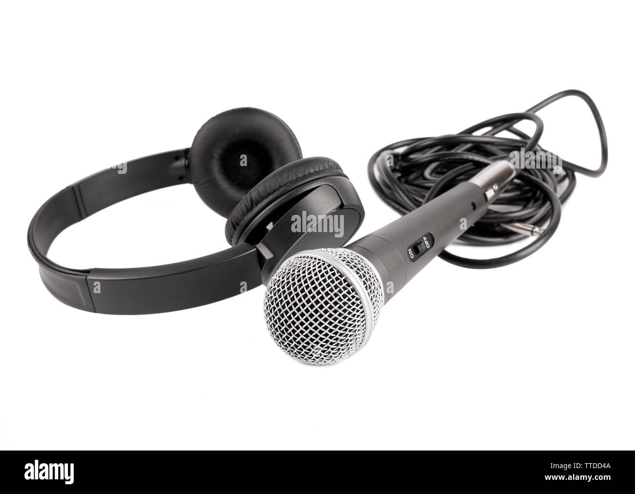 Microphone et écouteurs sans fil sur fond blanc Banque D'Images