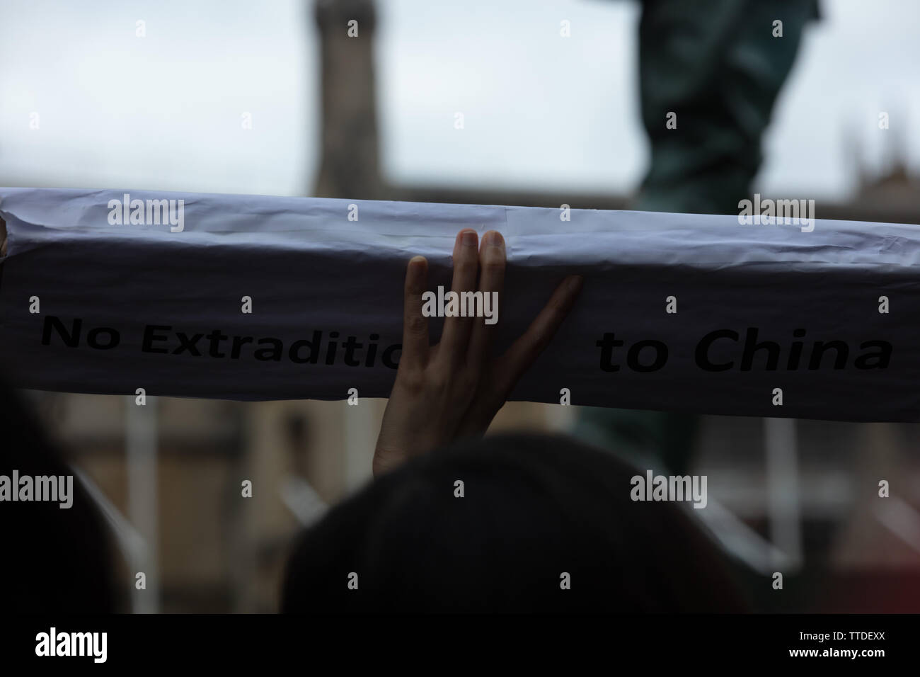 Londres, Royaume-Uni. 16 juin 2019. Autour de 1000 manifestants protester contre la loi sur l'extradition par le Gouvernement de Hong Kong et de son chef, Carrie Lam sur la place du Parlement, Londres, UK exigeant l'aide britannique dans la protection de la liberté. La loi permettrait le transfert de personnes soupçonnées de crimes, y compris l'opposition politique, d'être transférée à la Chine. Crédit : Joe Keurig / Alamy Banque D'Images