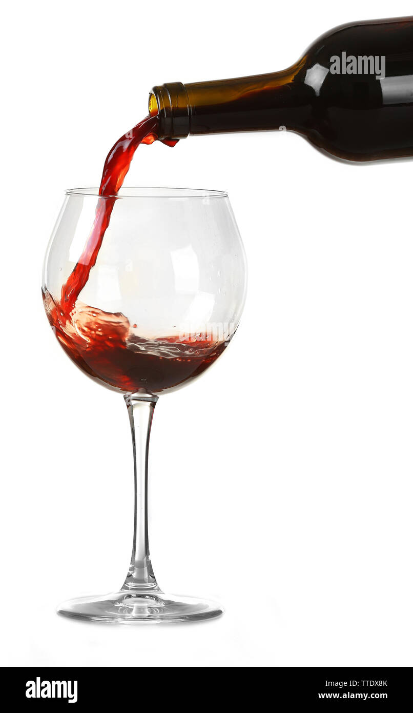 Verser le vin rouge dans le verre, isolated on white Banque D'Images