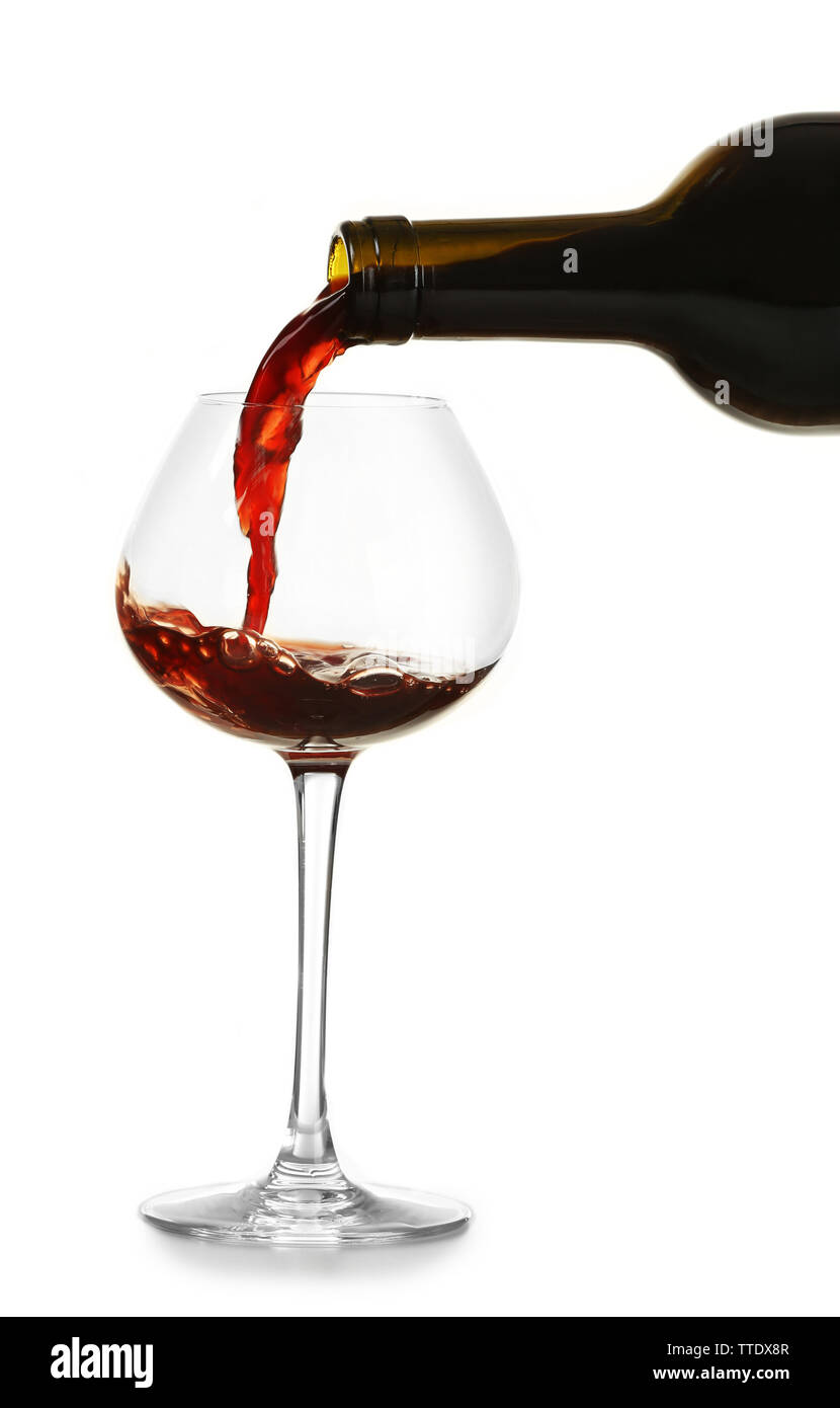 Verser le vin rouge dans le verre, isolated on white Banque D'Images