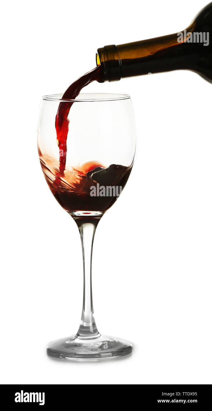 Verser le vin rouge dans le verre, isolated on white Banque D'Images