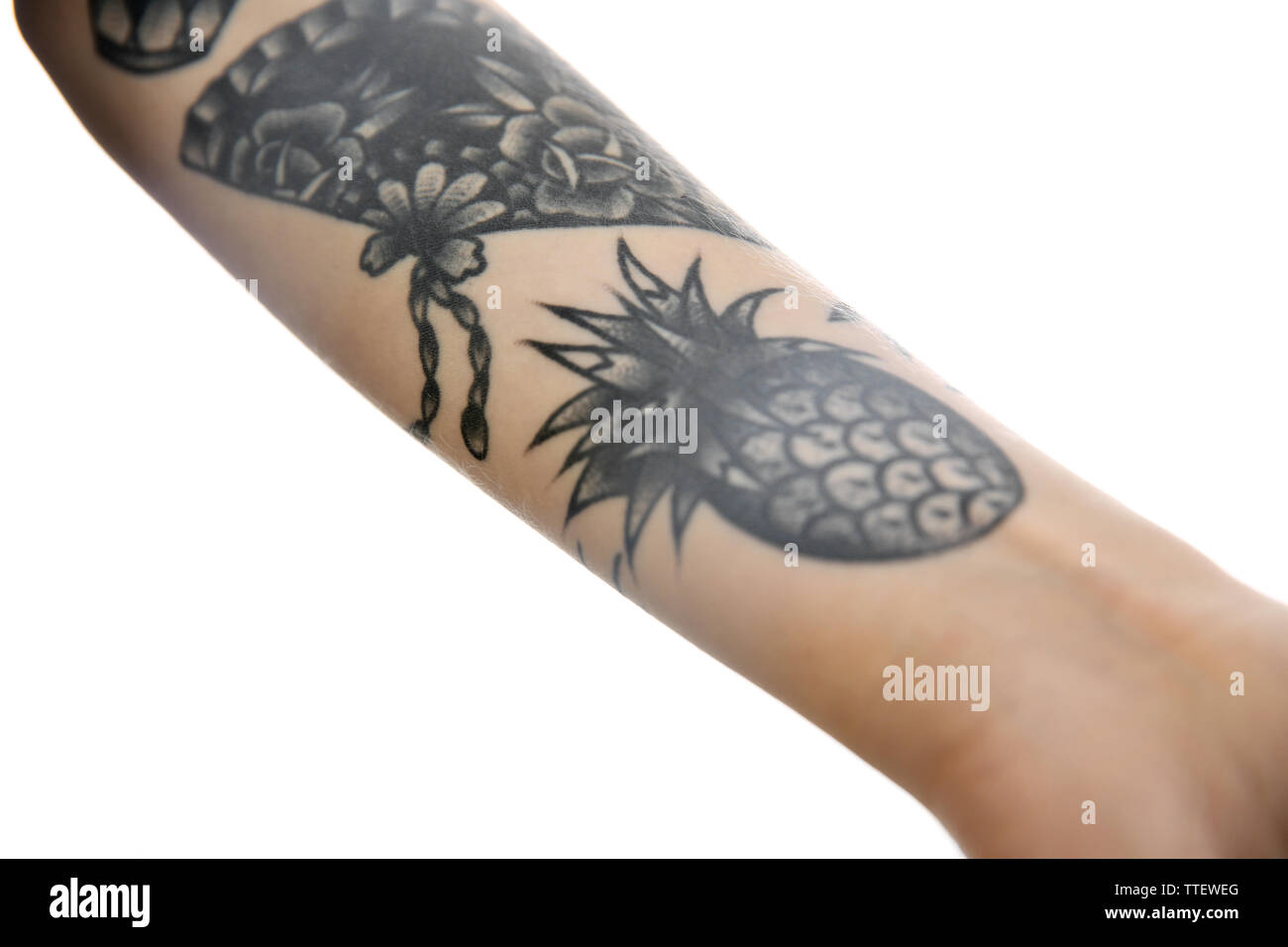 Ventilateur et l'ananas tatouages sur bras féminin sur fond blanc Photo  Stock - Alamy