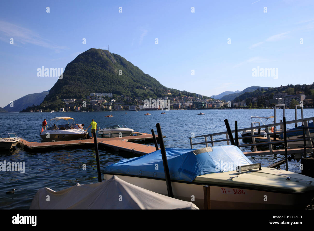 Vue sur le lac de Lugano, Lugano, Suisse, Europe Banque D'Images
