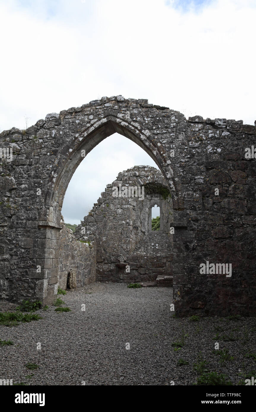 Construit en 630 AD les restes de Saint Feichin pré-Norman's Church avec d'importantes fonctionnalités a organisé des concerts de musique classique au cours des dernières années. Près de l'abbaye bénédictine d'avancement, Fore, comté de Westmeath, Irlande Banque D'Images