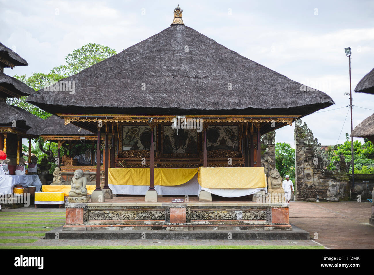 Petit bâtiment à un temple local à Bali, Indonésie Banque D'Images