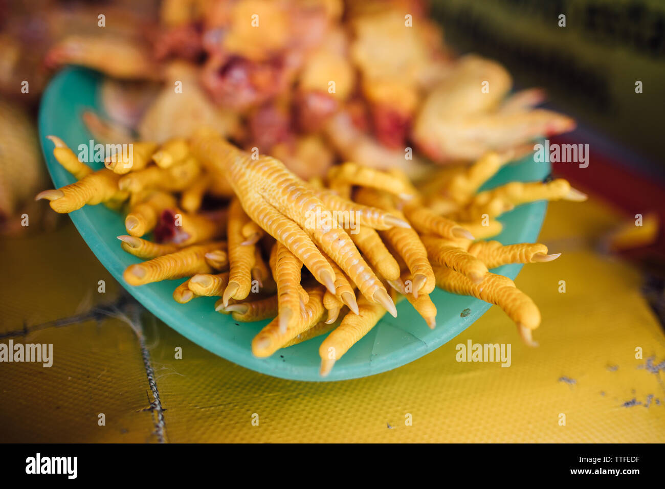 Pieds de poulet à vendre au Mexique Banque D'Images