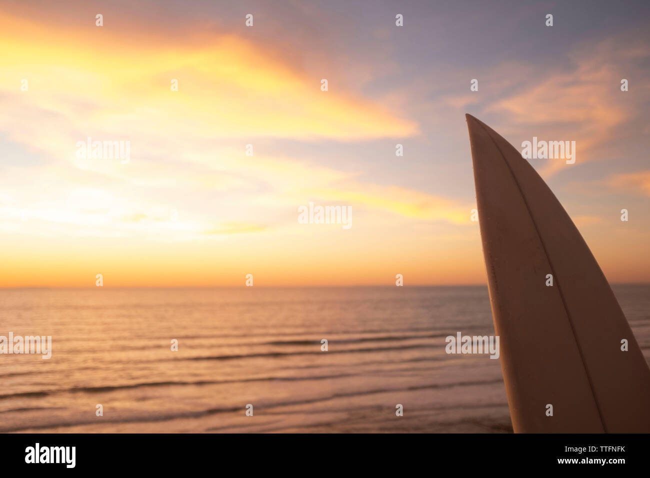 Surf au coucher du soleil Banque D'Images