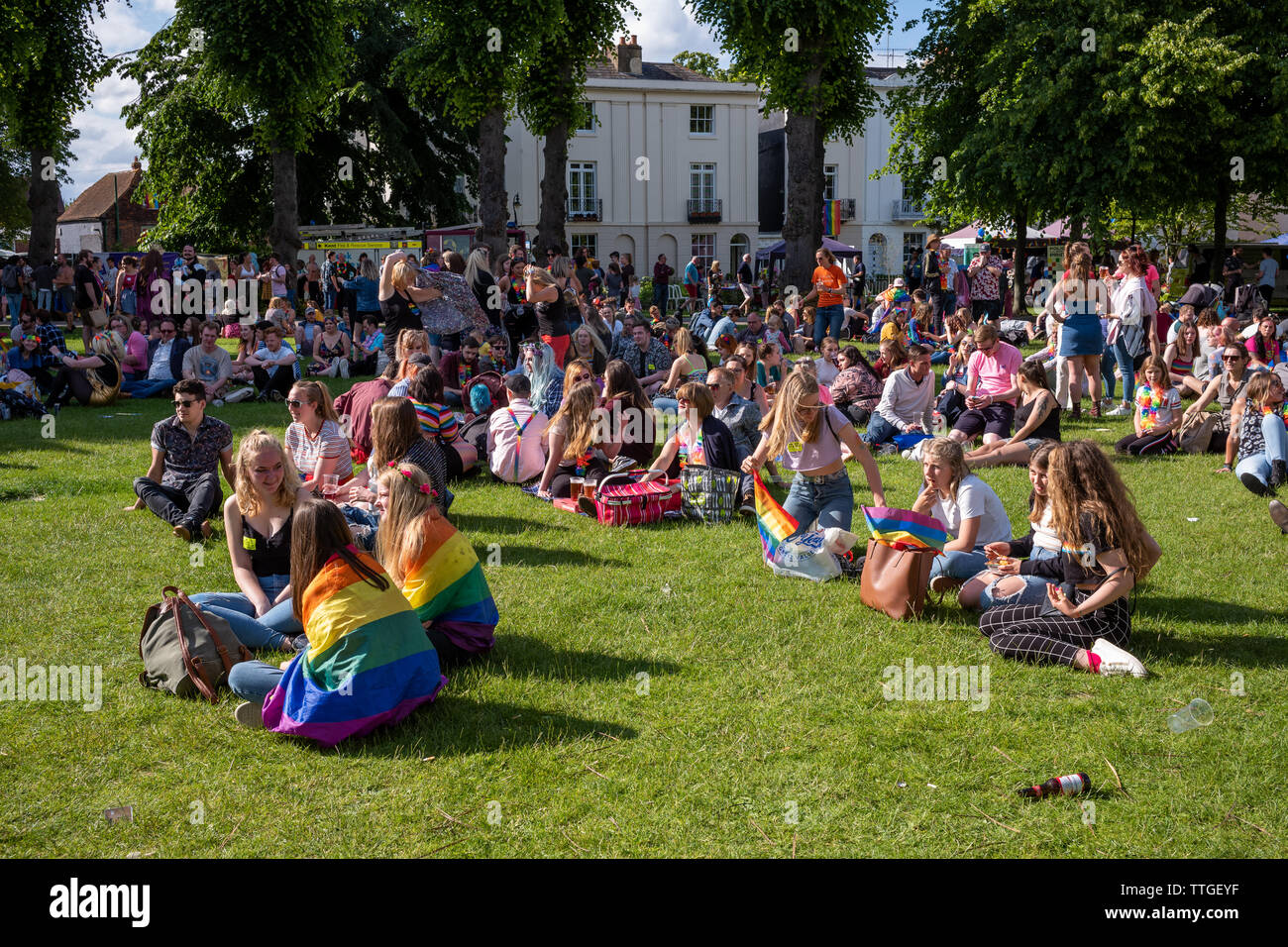 La foule célébrant le Festival Gay Pride Banque D'Images