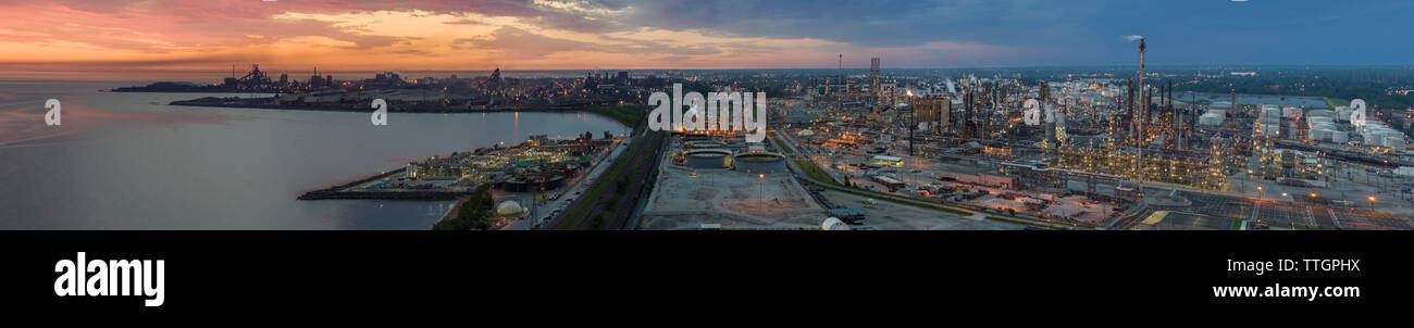 Raffinerie de pétrole, sidérurgie, le lac Michigan, East Chicago, Indiana Banque D'Images