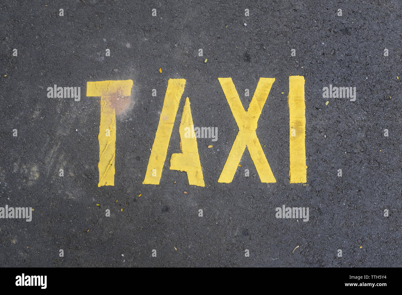 High angle view of taxi texte sur road Banque D'Images