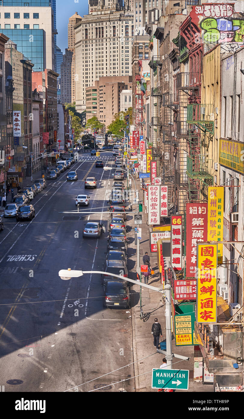 NEW YORK, USA - 9 septembre 2017 : chinatown avec des magasins chinois avec l Banque D'Images