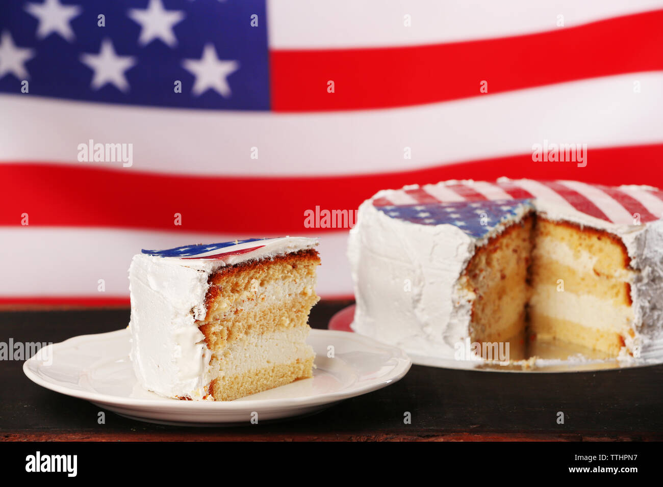 Morceau De Gateau Drapeau Americain Sur Table En Bois Noir Photo Stock Alamy