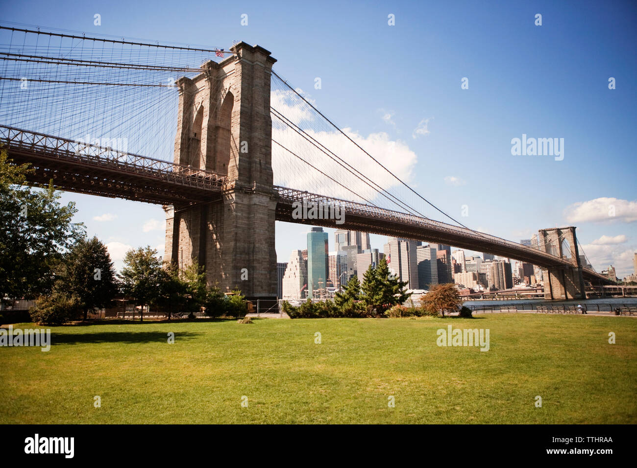 Pont de Brooklyn Park against sky Banque D'Images