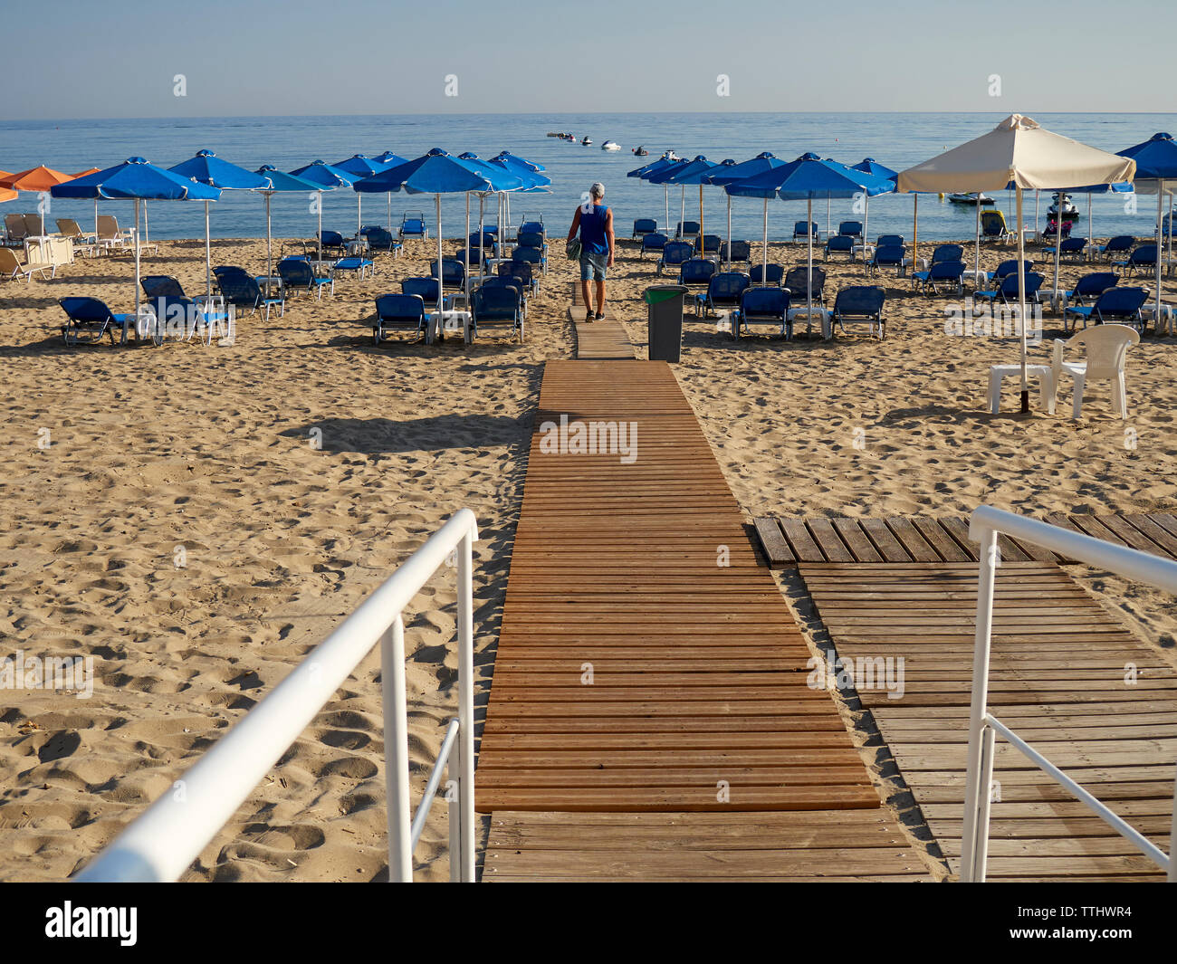 Les touristes sur la plage, Rethymno (Rethymnon, Crète/Rethimno), îles grecques, Grèce, Europe Banque D'Images