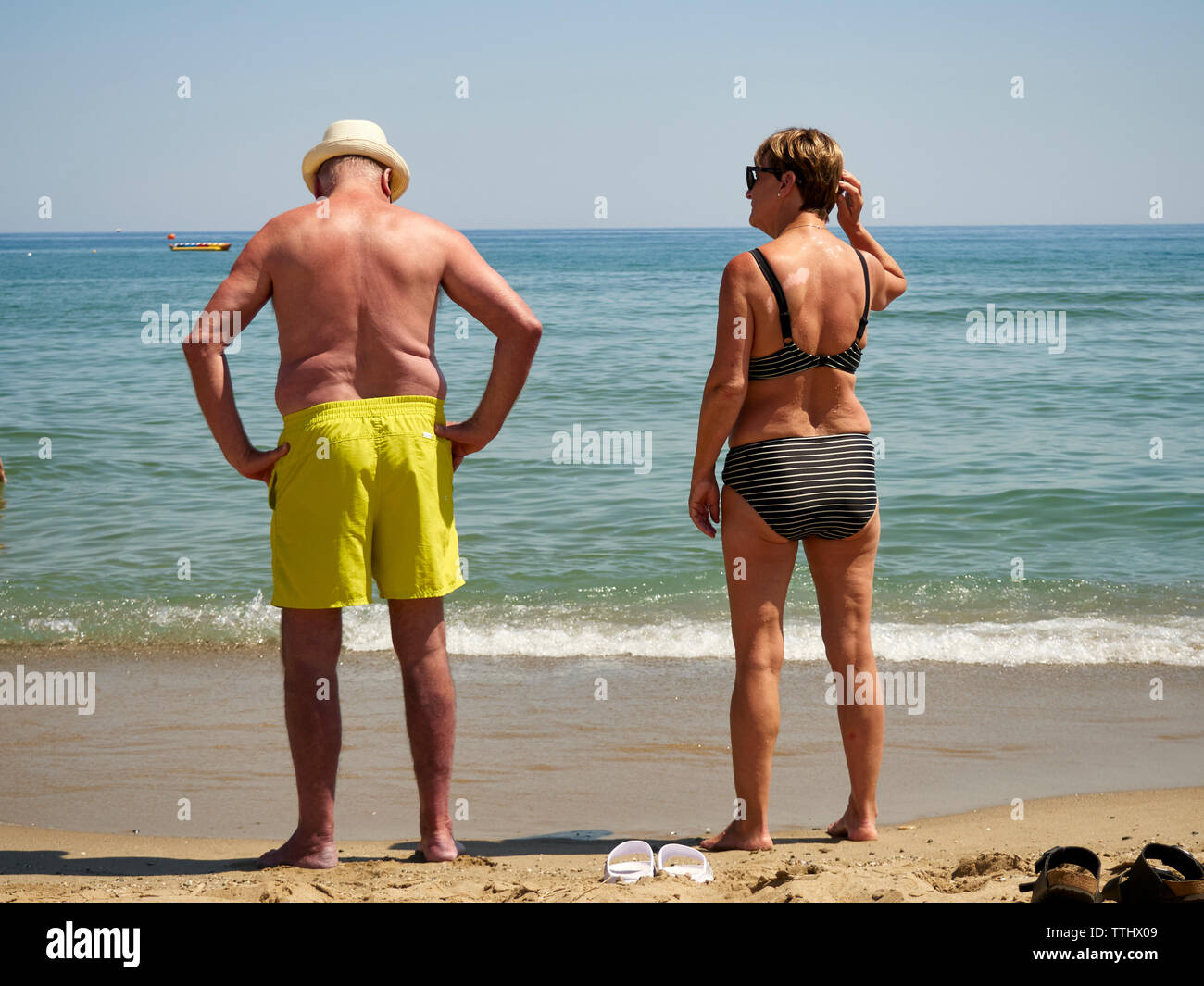 Les touristes sur la plage, Rethymno (Rethymnon, Crète/Rethimno), îles grecques, Grèce, Europe Banque D'Images