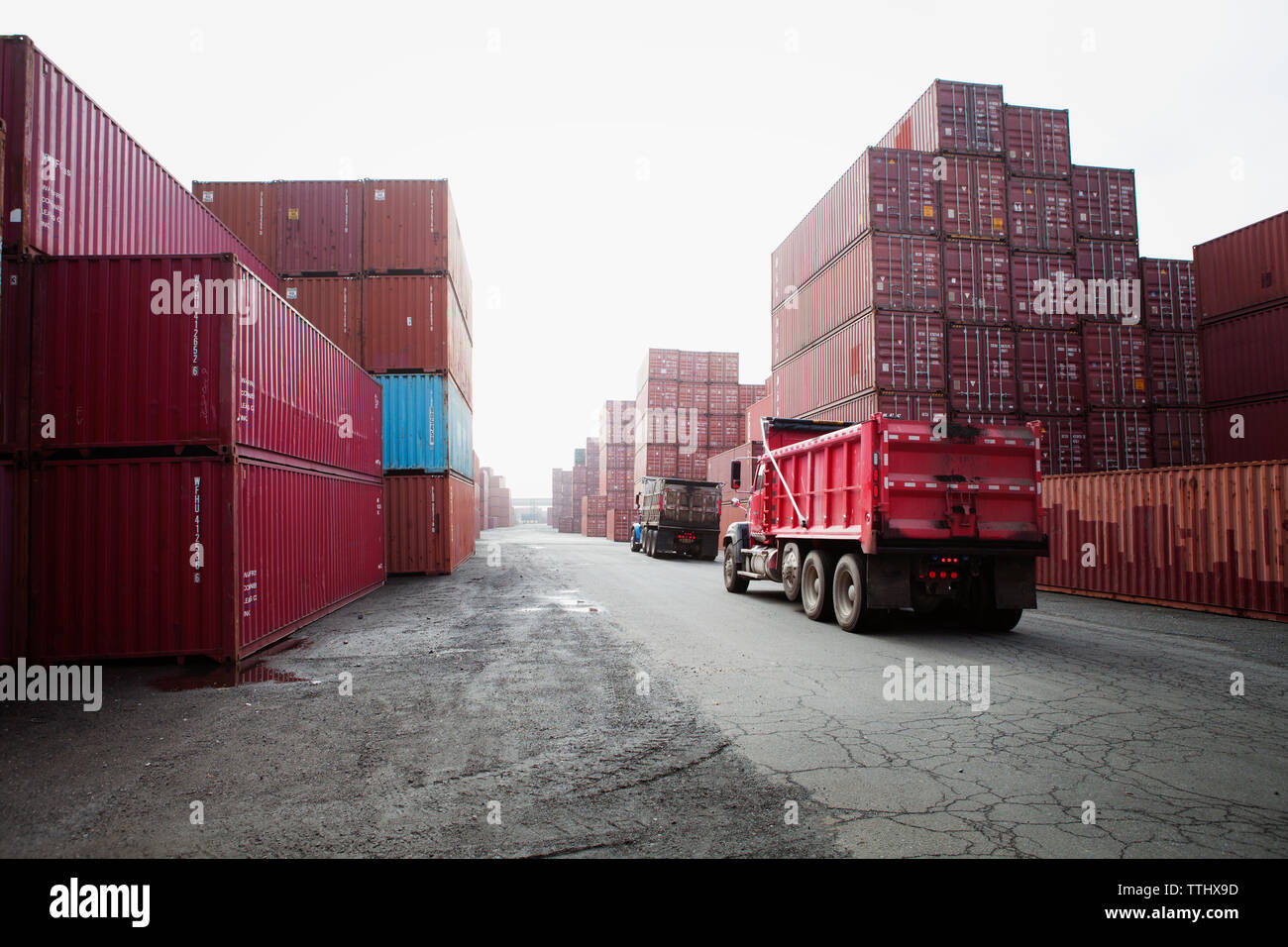 Cargo Containers at commercial dock Banque D'Images