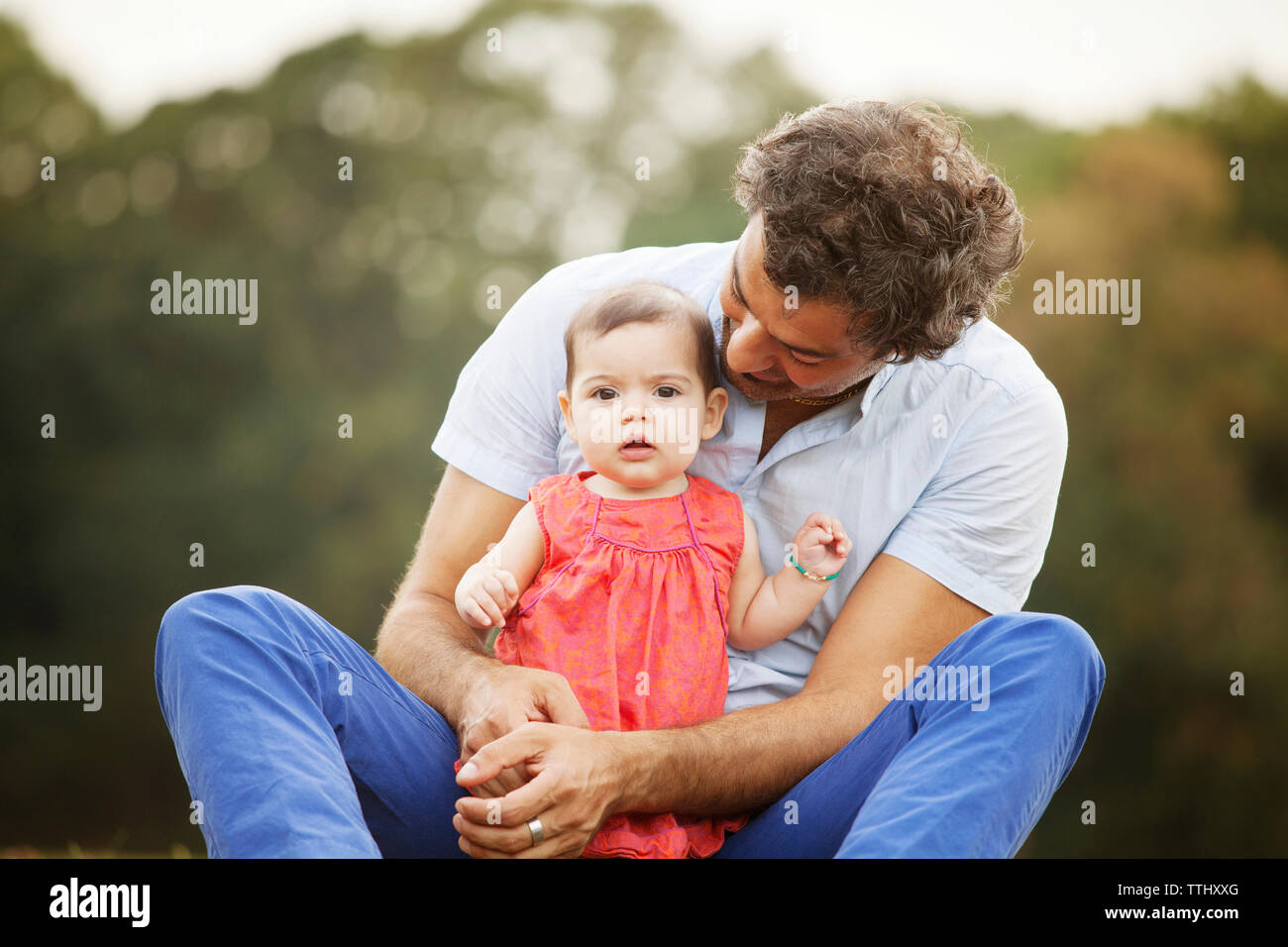 Portrait de fille avec le père du park Banque D'Images