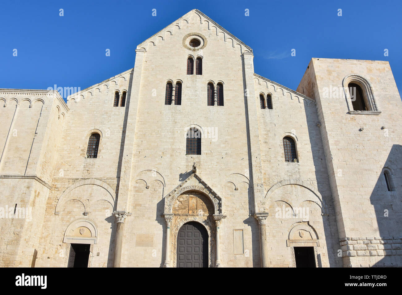 Façade de la basilique San Nicola Pontifical (Basilique de Saint Nicolas) , église à Bari
