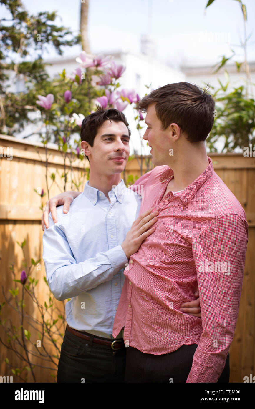 Chest gay Banque de photographies et d'images à haute résolution - Alamy