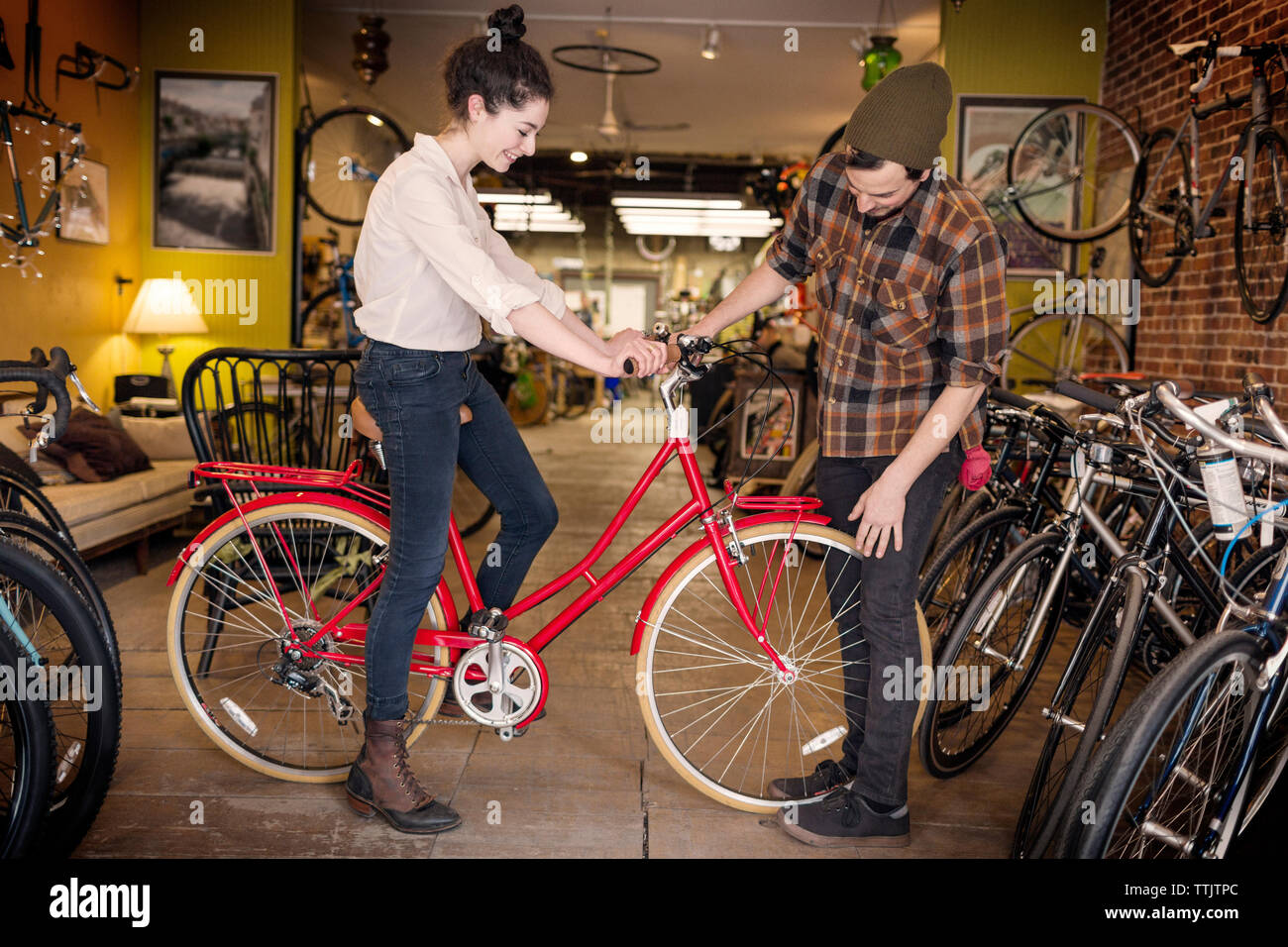 Man sitting on client location en atelier Banque D'Images