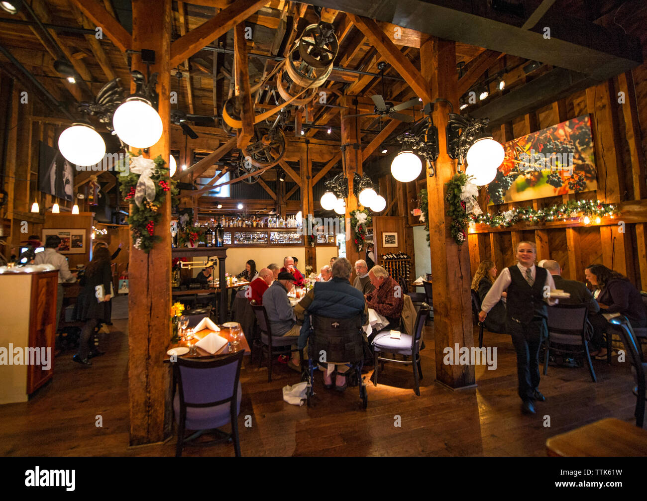 États-unis - 17 décembre 2015 : Tuscarora Mill Restaurant, également connu sous le nom de 'Tuskies» au centre-ville de Leesburg Virginia at Market Station est définie pour le Banque D'Images